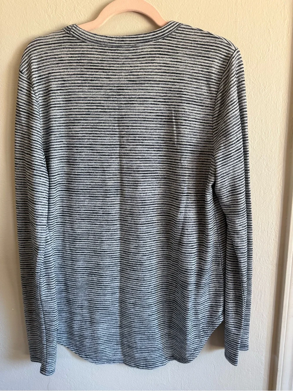 Banana Republic Luxespun Striped Curved Hem Long Sleeve Tee Gray Large